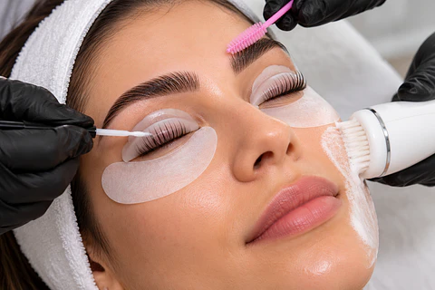Diseño Full de Mirada: Lifting + Full Cejas + Limpieza Facial Express