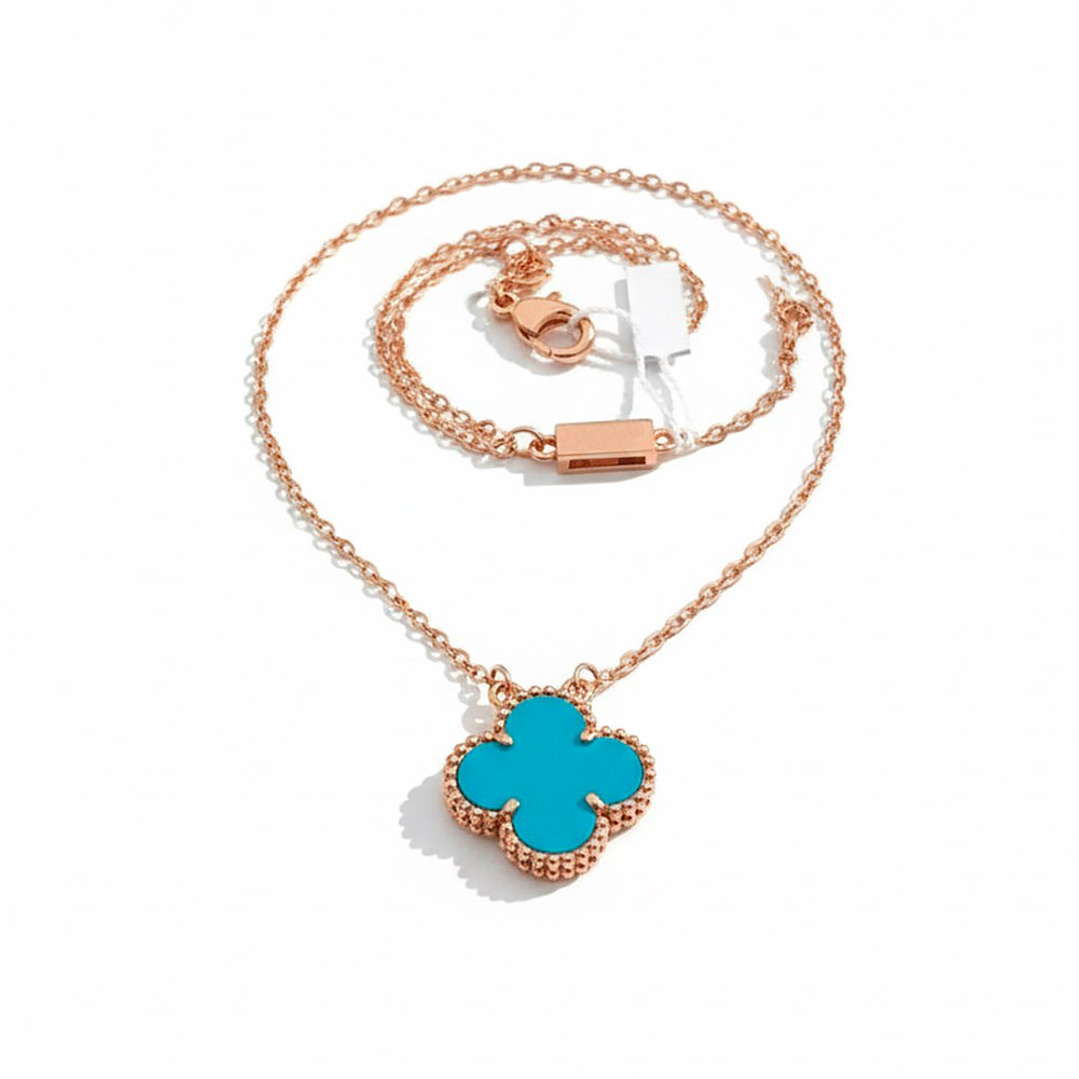 Cadena Colgante Van Cleef & Arpels de Cuarzo Celeste con Forma de Trebol 4