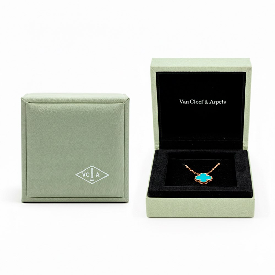 Cadena Colgante Van Cleef & Arpels de Cuarzo Celeste con Forma de Trebol 5