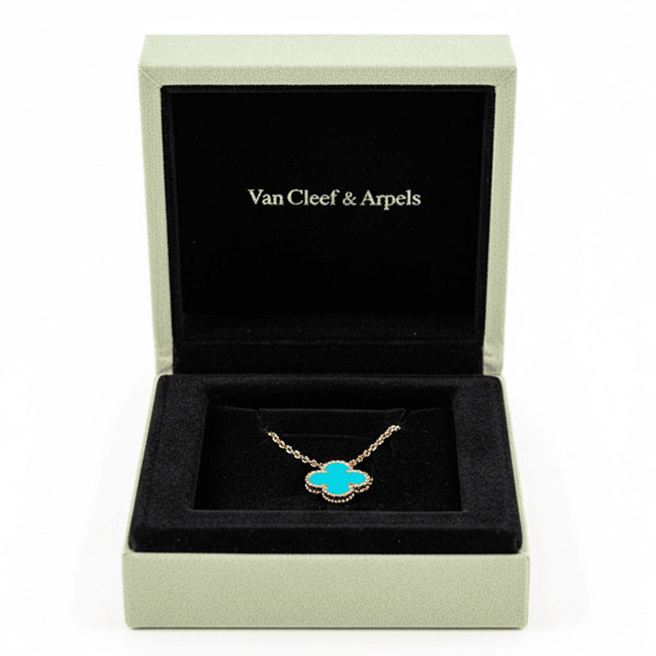 Cadena Colgante Van Cleef & Arpels de Cuarzo Celeste con Forma de Trebol 6