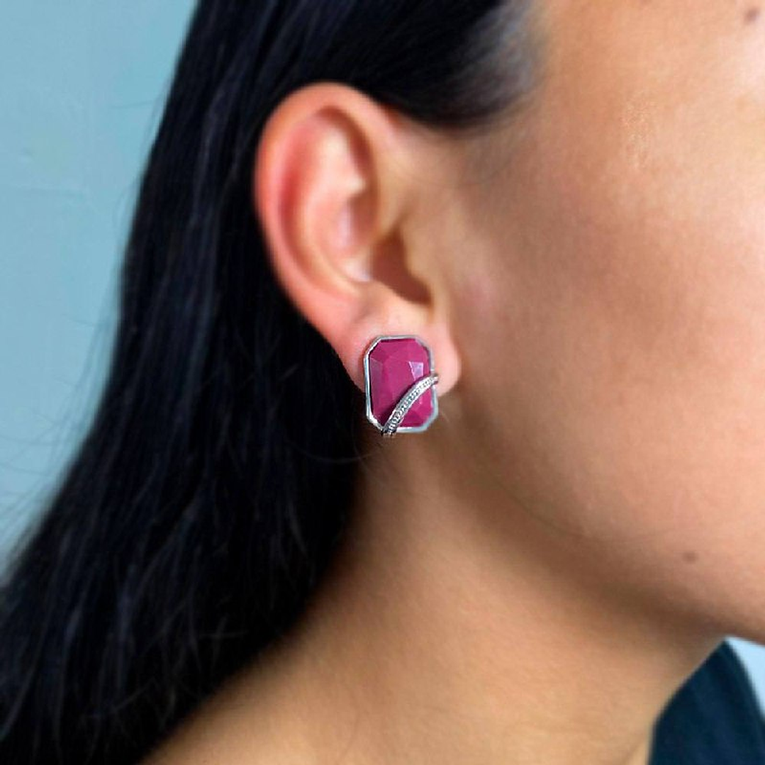 Aretes Fashion Color Vino Tinto con Diseño Elegante y Moderno 1