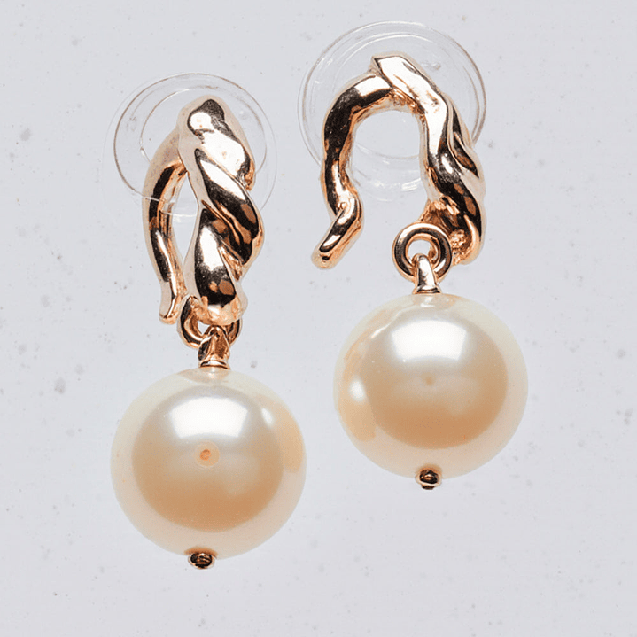 Set de Aretes Elegantes Brillo Eterno x4 en Color Dorado Diseño Clásico y Sofisticado 6