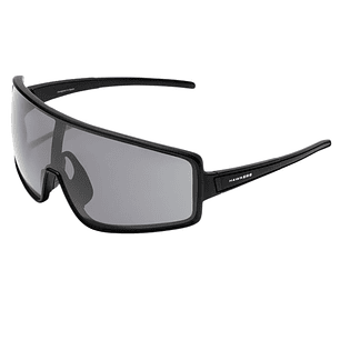 Gafas de Sol Deportivas Hawkers Tiger con Marco Negro y Lunas Negras - 141 mm