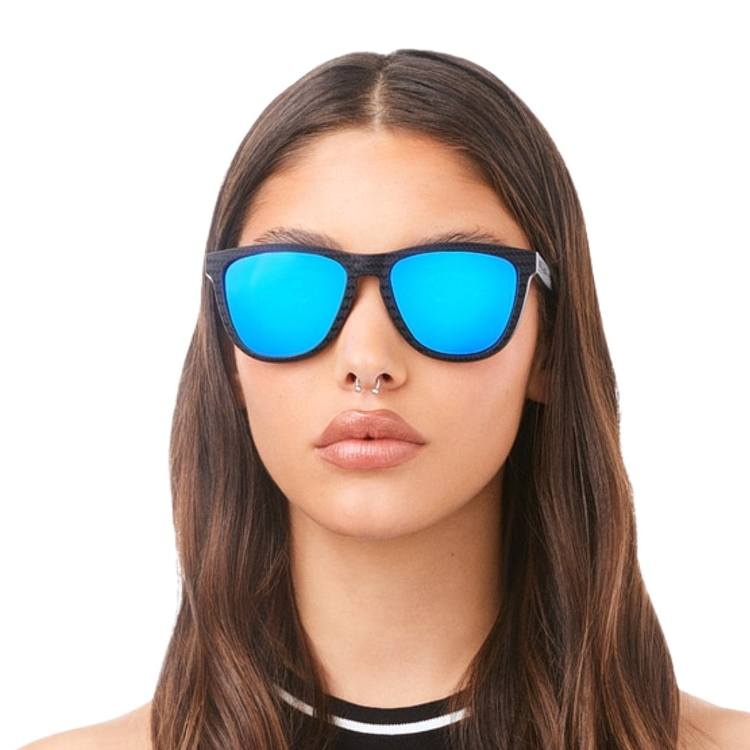 Gafas de Sol Hawkers One Raw Carbono Polarizado con Marco Negro Estamapado y Lunas Azul Espejado - 54 mm 6