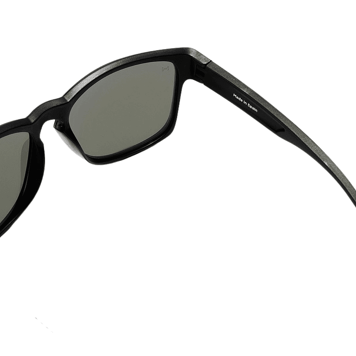 Gafas de Sol Hawkers Core Raw Polarizado con Marco Negro y Lunas Azul Espejada - 56 mm 4