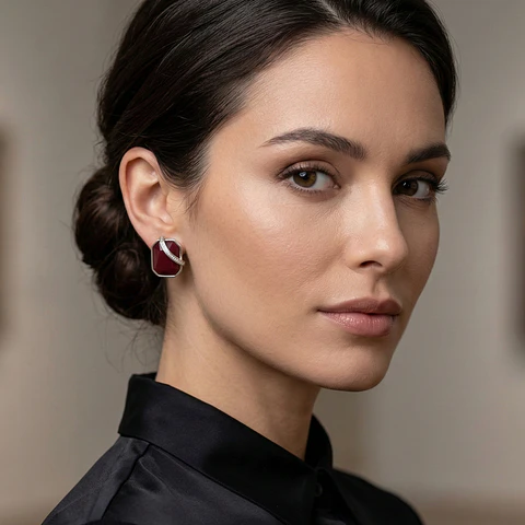 Aretes Fashion Color Vino Tinto con Diseño Elegante y Moderno