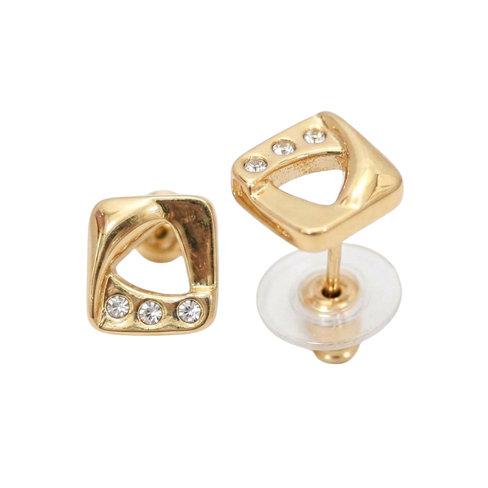 Set de Aretes Elegantes Brillo Eterno x4 en Color Dorado Diseño Clásico y Sofisticado 6