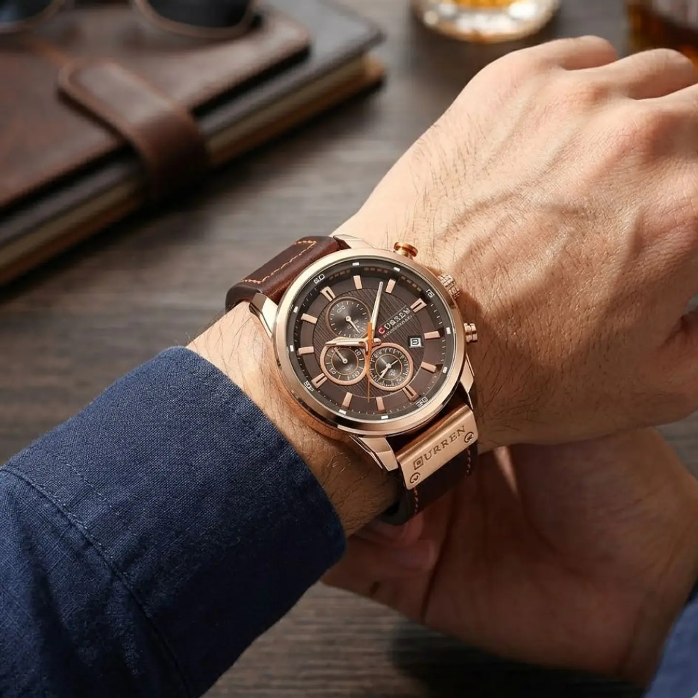 Reloj Analogo Curren KREB942001 para Hombre en Cuero Color Marrón - Dorado 6