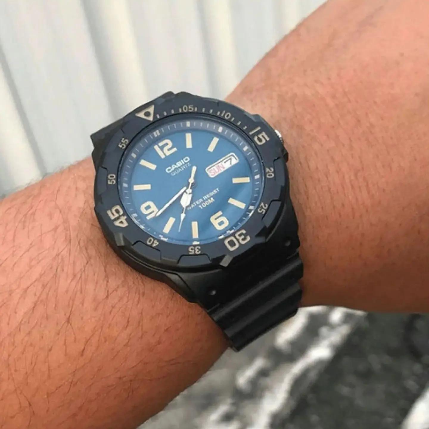Reloj Analogo Casio MRW-200H-2B3VDF Para Hombre en Resina Color Negro 6