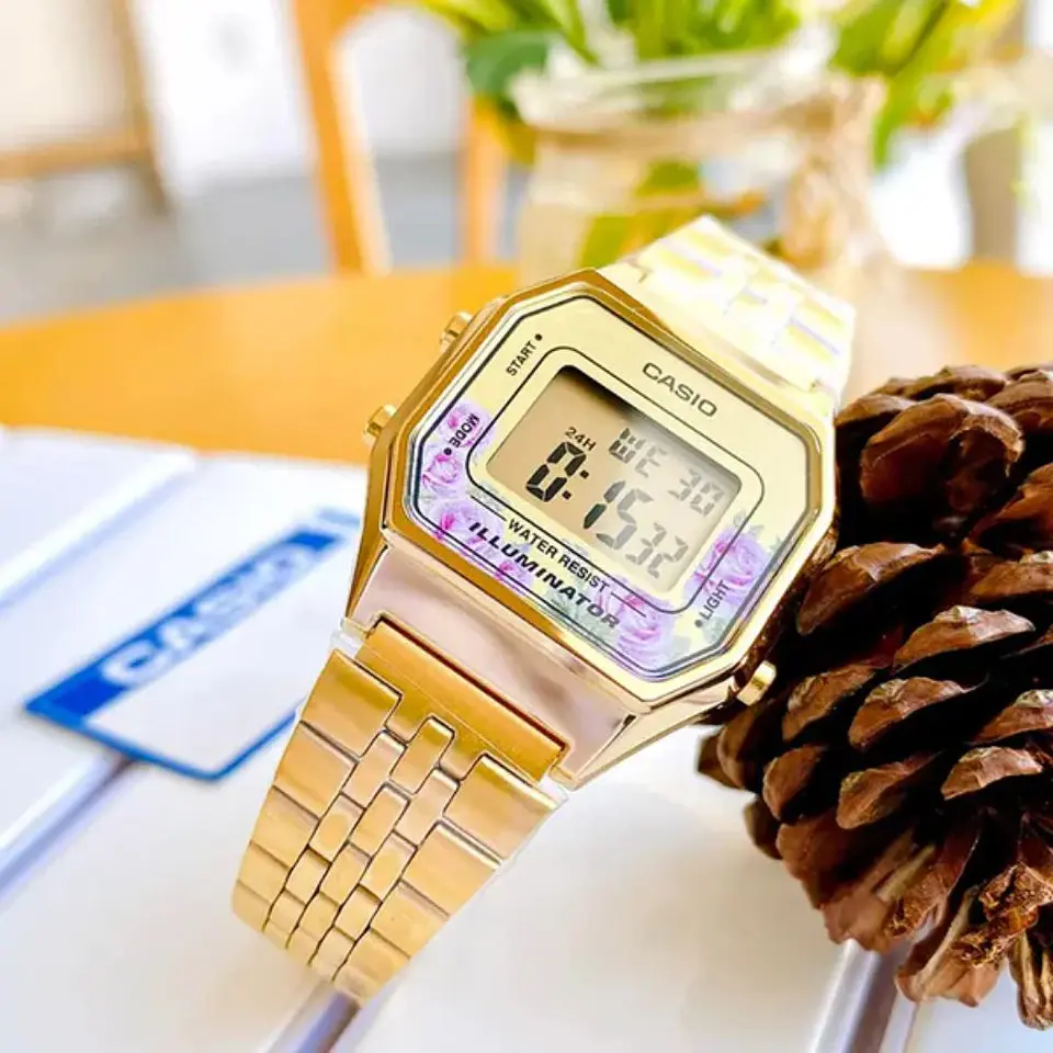 Reloj Digital Casio LA680WGA-4CDF Para Mujer en Acero Color Dorado 5