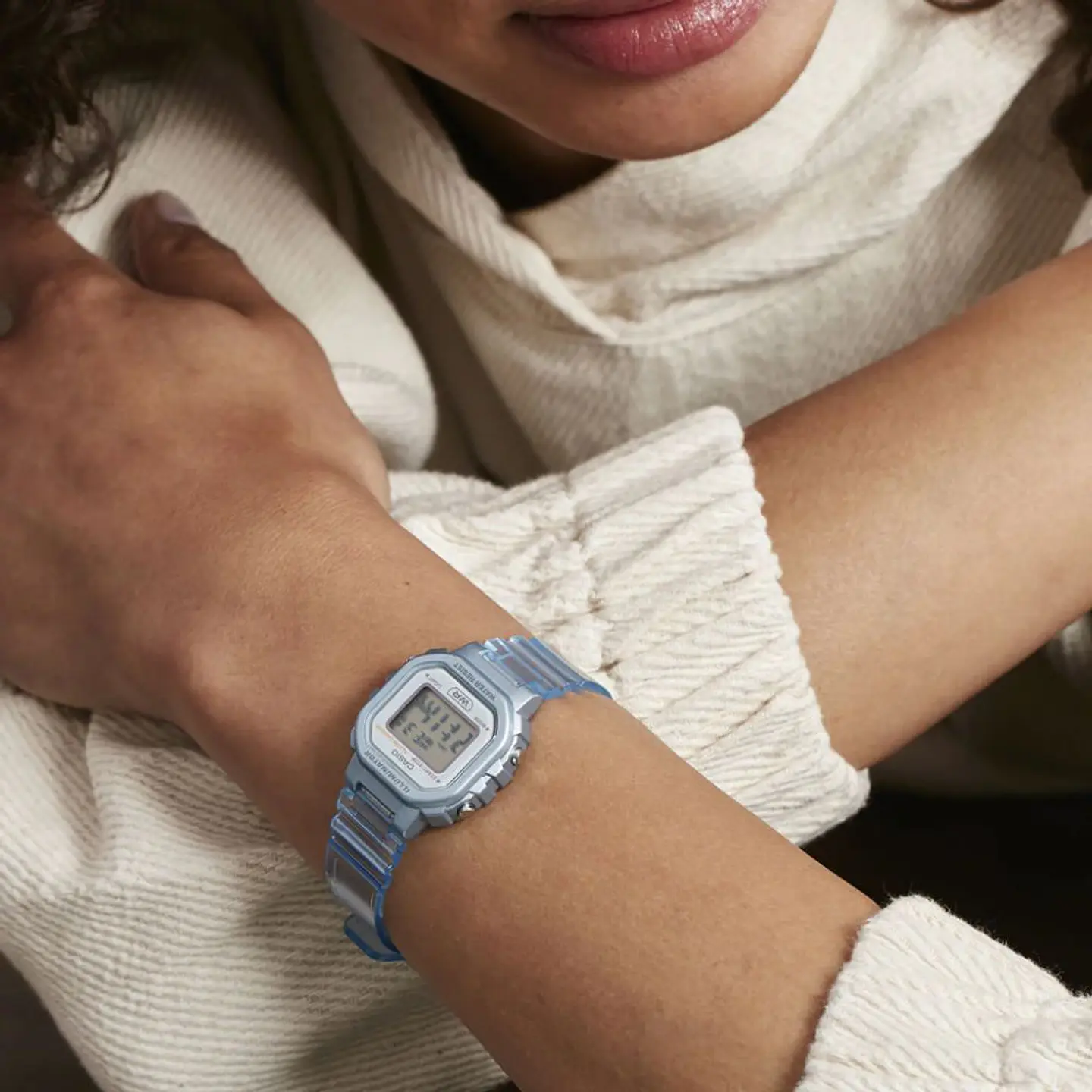 Reloj Digital Casio LA-20WHS-2ADF Para Mujer en Acero Color Celeste 6