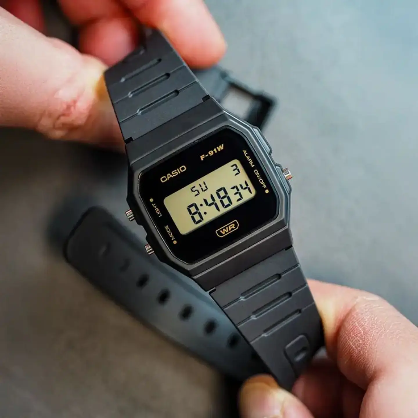 Reloj Digital Casio F-91WB-1ADF Para Hombre en Acero Color Negro 5