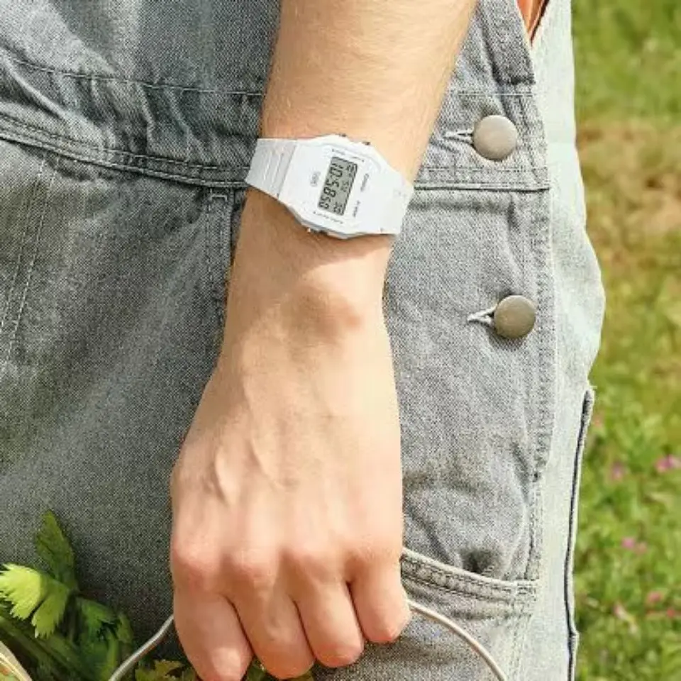 Reloj Digital Casio F-91WB-7ADF Unisex en Acero Color Blanco 6