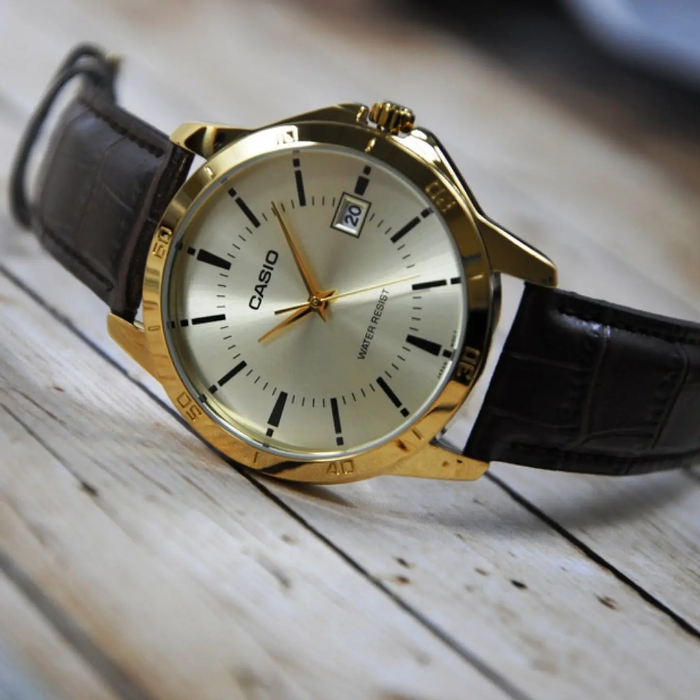 Reloj Analogo Casio MTP_V004GL_9A_ Para Hombre en Acero Color Dorado 5