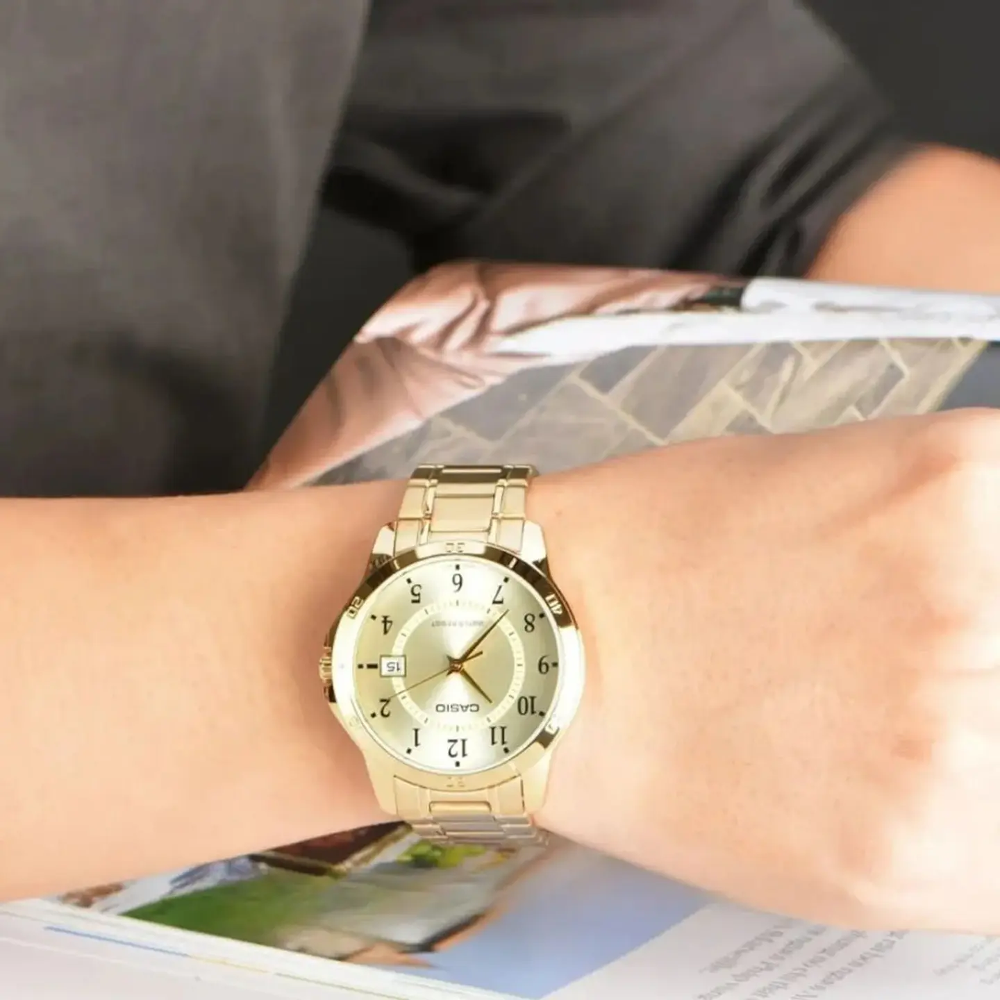 Reloj Analogo Casio LTP-V004G-9BUDF Para Unisex en Acero Color Dorado 6