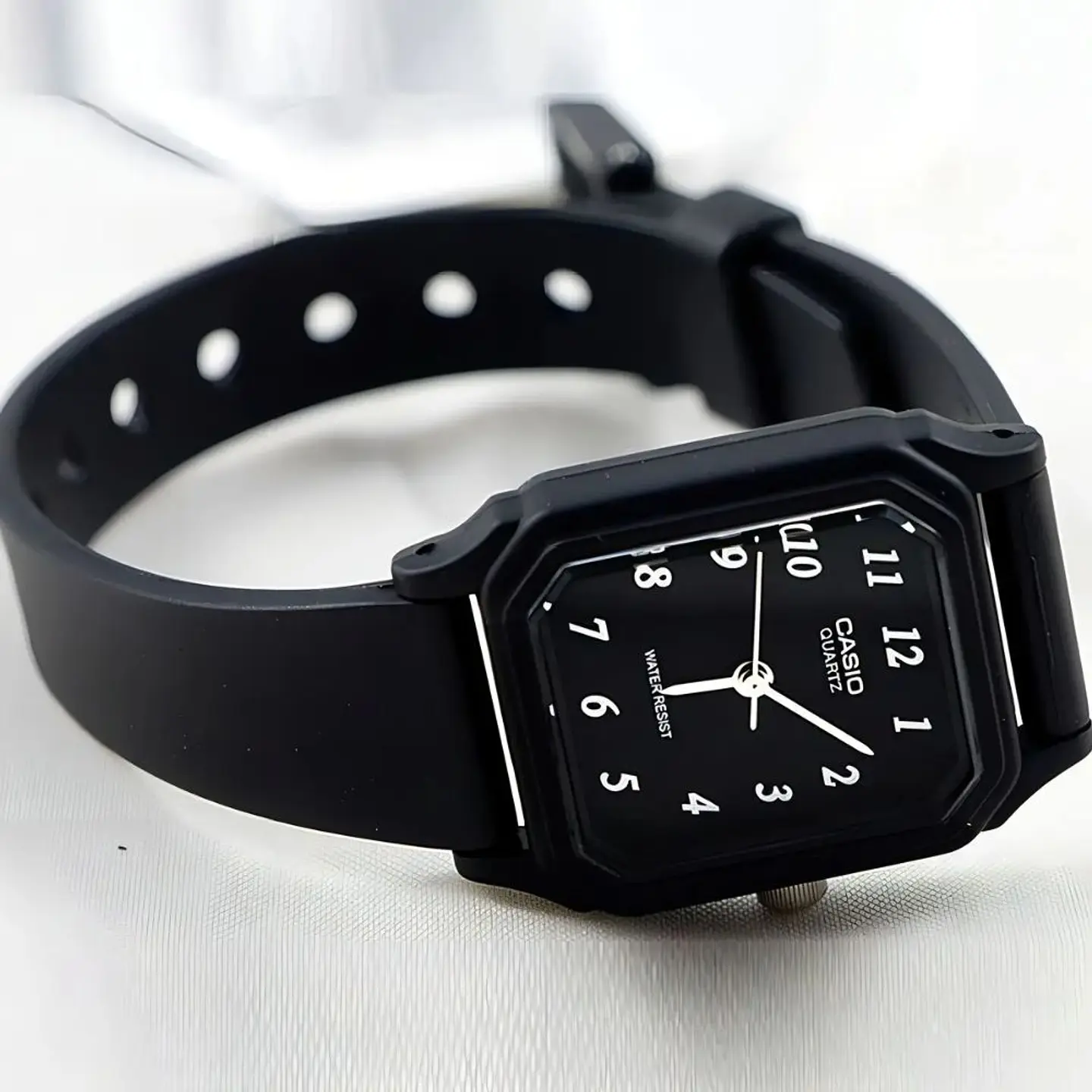 Reloj Digital Casio LQ-142-1BDF Para Mujer en Acero Color Negro 5