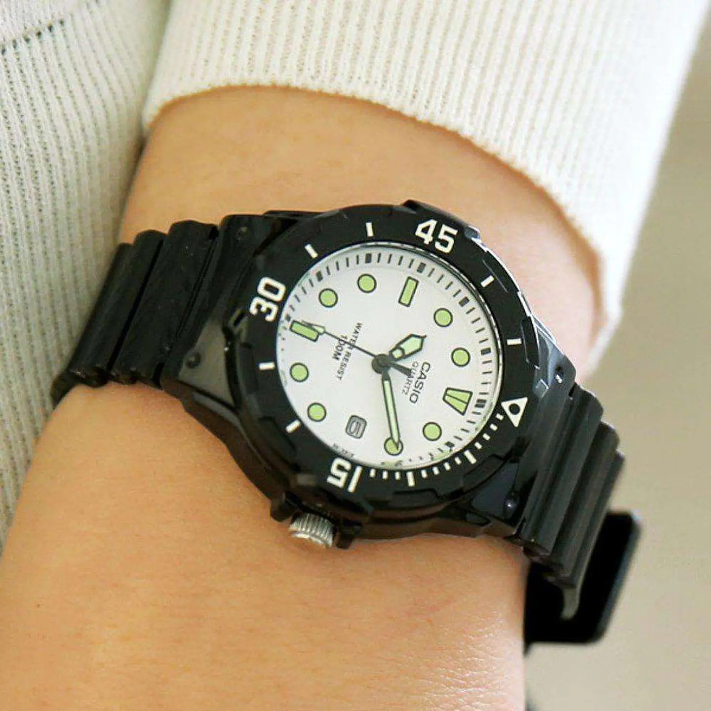 Reloj Analogo Casio LRW_200H_7E1V Para Mujer en Resina Color Negro 6