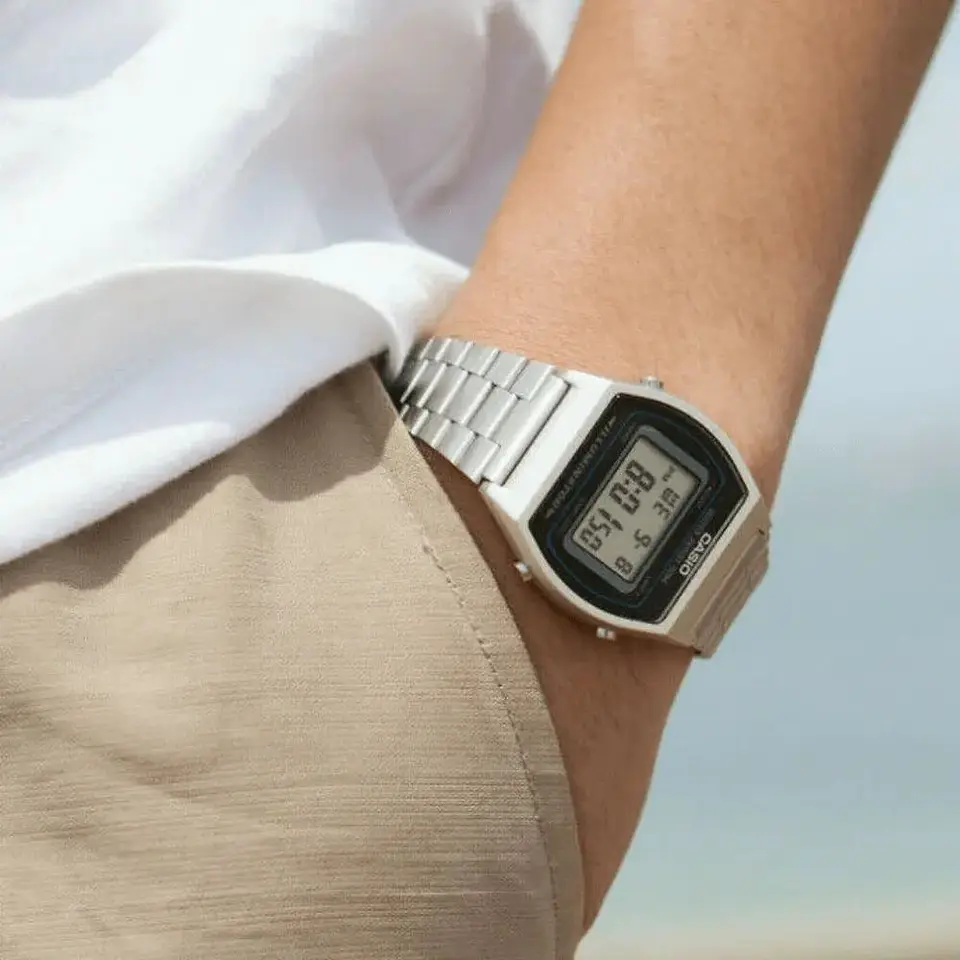 Reloj Digital Casio B640WD_1AV Para Hombre en Acero Color Plateado 6