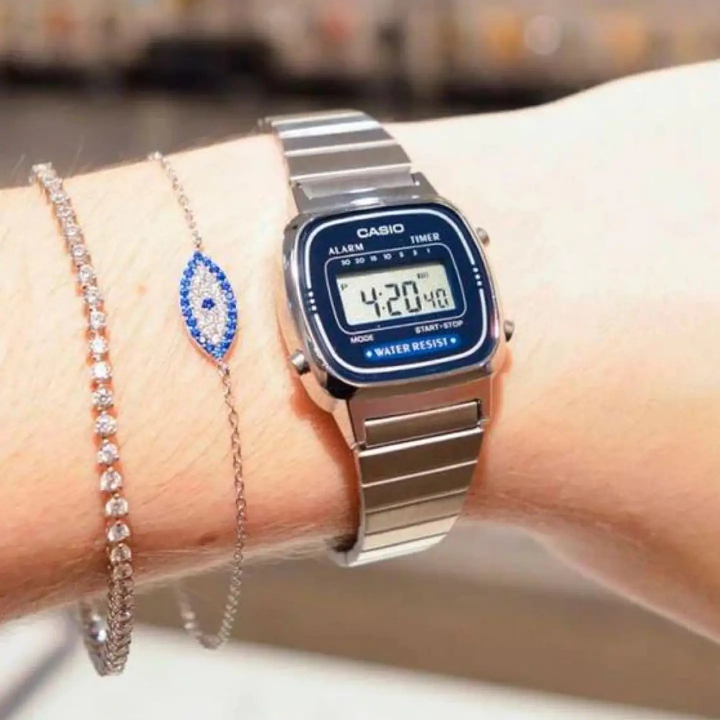 Reloj Digital Casio LA_670WA2 Para Unisex en Acero Color Plateado 6