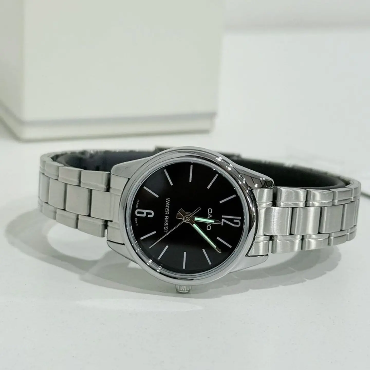 Reloj Analogo Casio LTP_V005D_1B Para Mujer en Acero Color Plateado 5