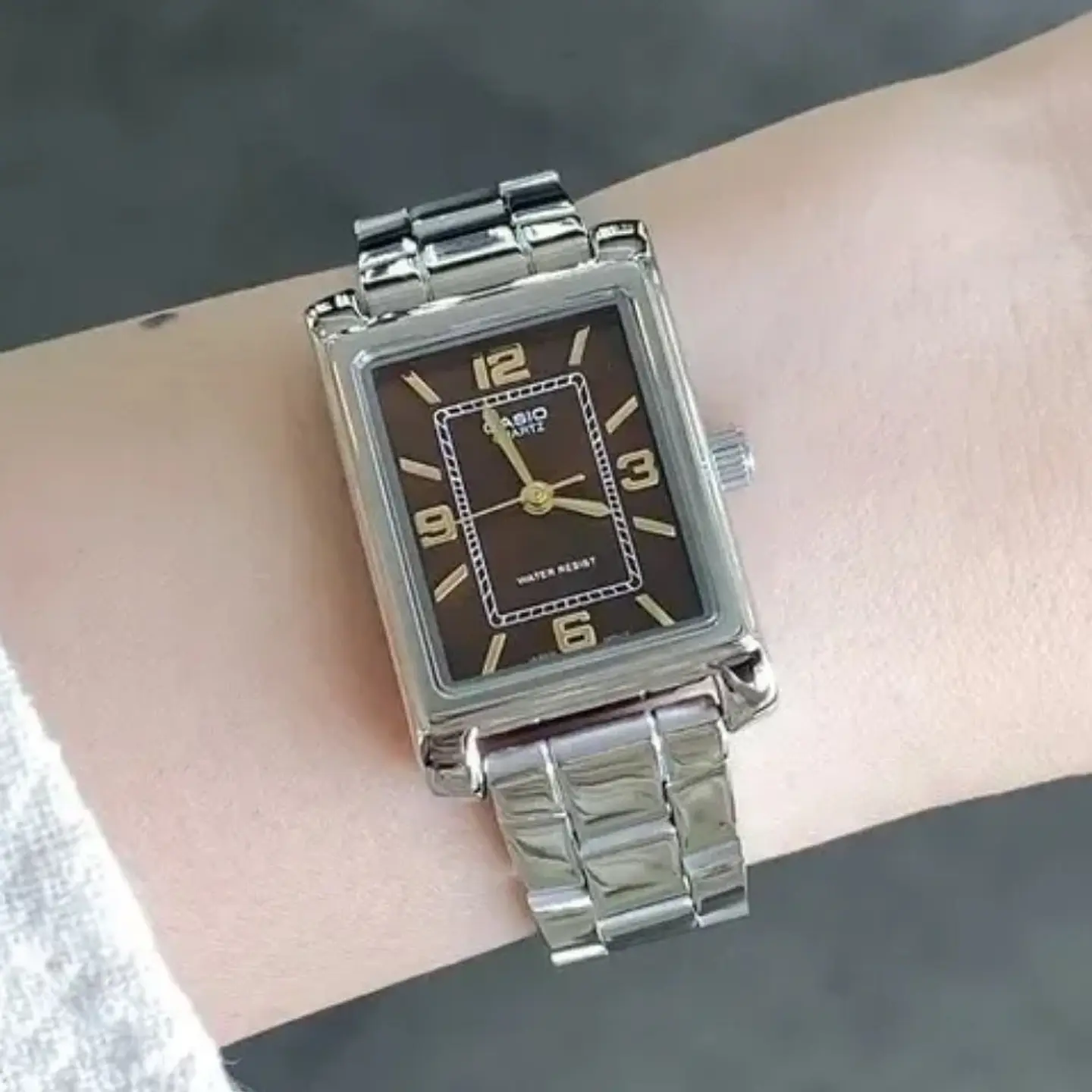 Reloj Analogo Casio LTP-1234DD-5ADF Para Mujer en Acero Color Plateado 6