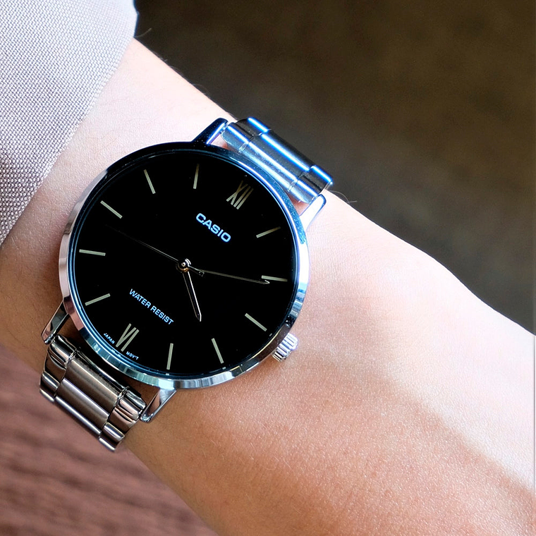 Reloj Análogo Casio Original LTP-VT01D-1B Unisex Color Plateado y Negro 5