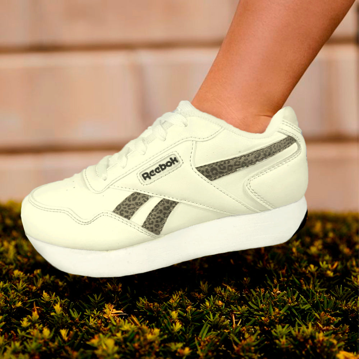 Zapatillas Reebok Harman Original Color Beige con Manchas de Tigre Para Mujer Talla 38.5 6