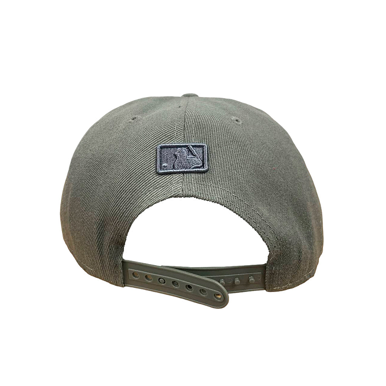 Gorra Snapback New Era 9Fifty Modelo New York Yankees MLB Color Gris 3
