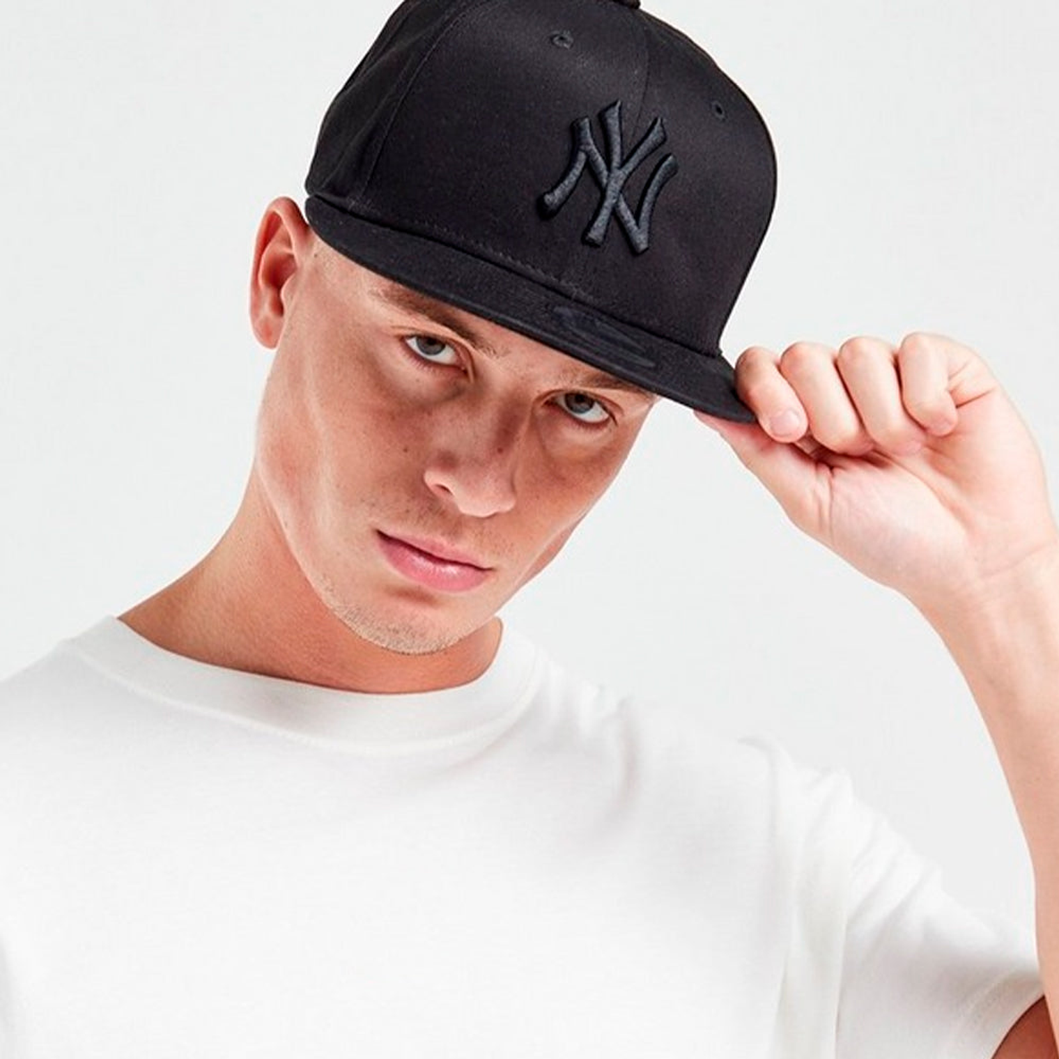 Gorra Snapback New Era 9Fifty Modelo New York Yankees MLB Color Negro 4