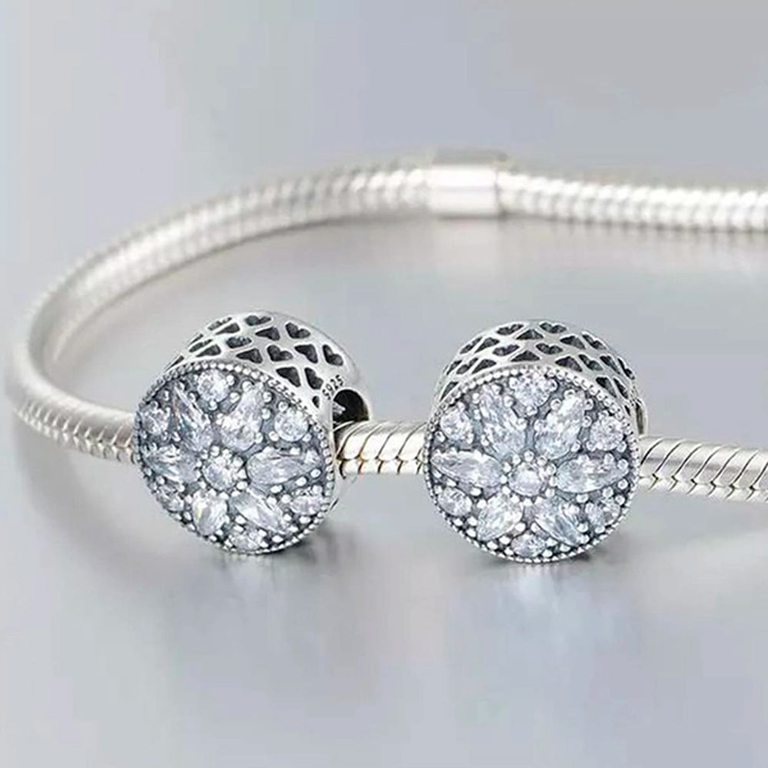 Charm Dije Pandora Original para Mujer 791762CZ Corazones Recortados Plata s925 4