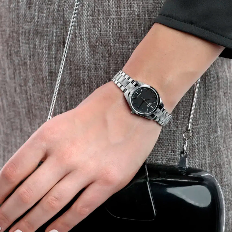 Reloj Análogo Casio Original LTP-1274D-1A para Mujer en Acero Plateado y Fondo Negro 6