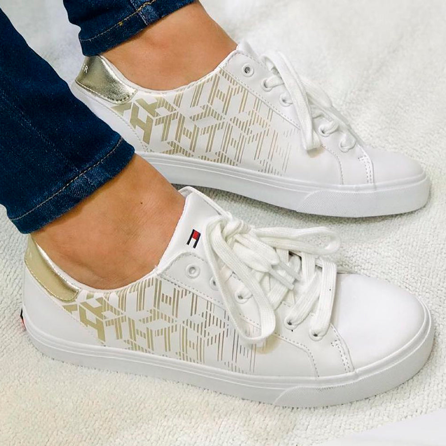 Zapatillas Tommy Hilfiger Loura Original Color Blanco con Detalles para Mujer Talla 37.5 6