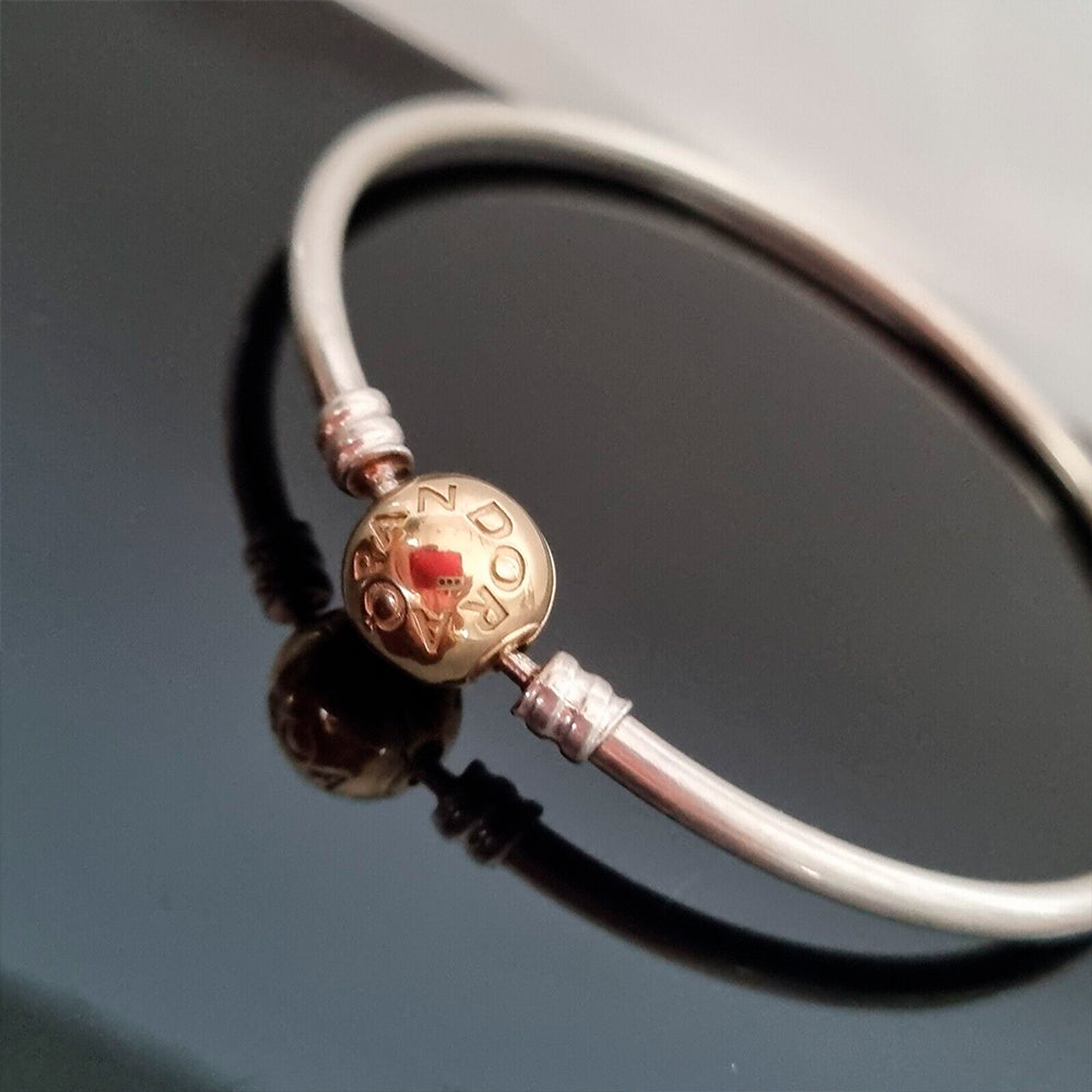 Pulsera Brazalete Pandora Liso con Cierre Bañado en Oro 14K 590718 Plata 925 Talla 18cm 5