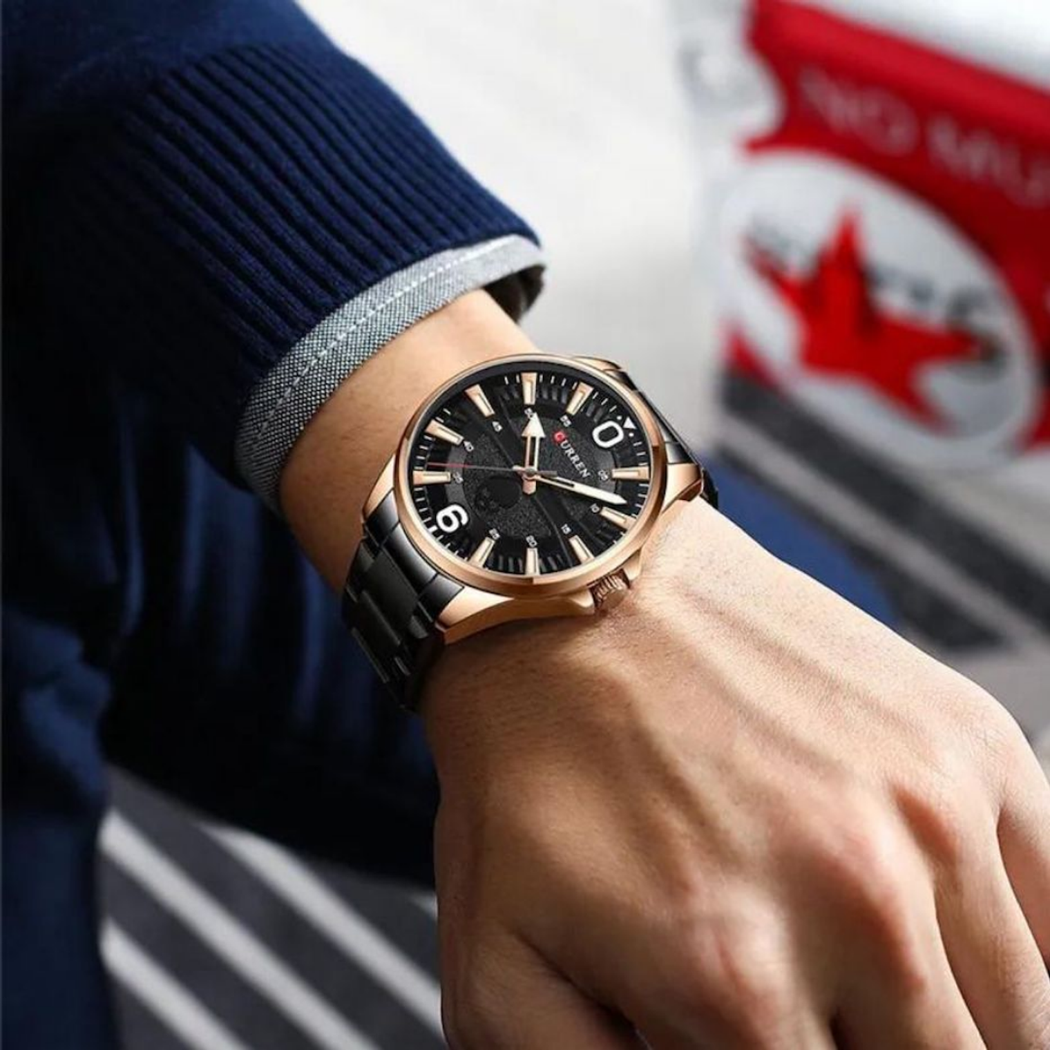 Reloj Análogo Curren Original KREd240120 para Hombre Acero Color Negro y Dorado 4