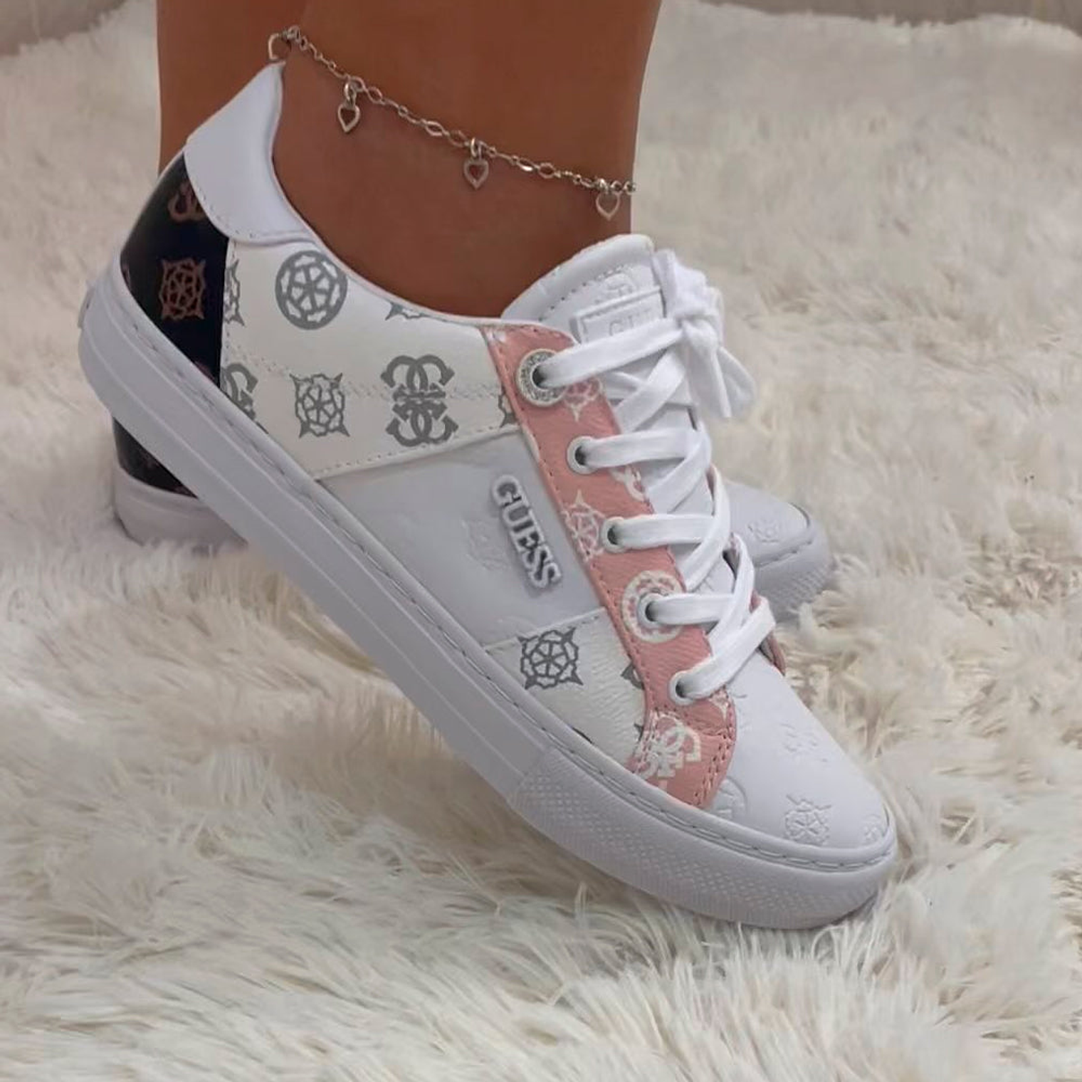 Zapatillas Guess Loven Light Pink Original Color Blanco con Detalles  6