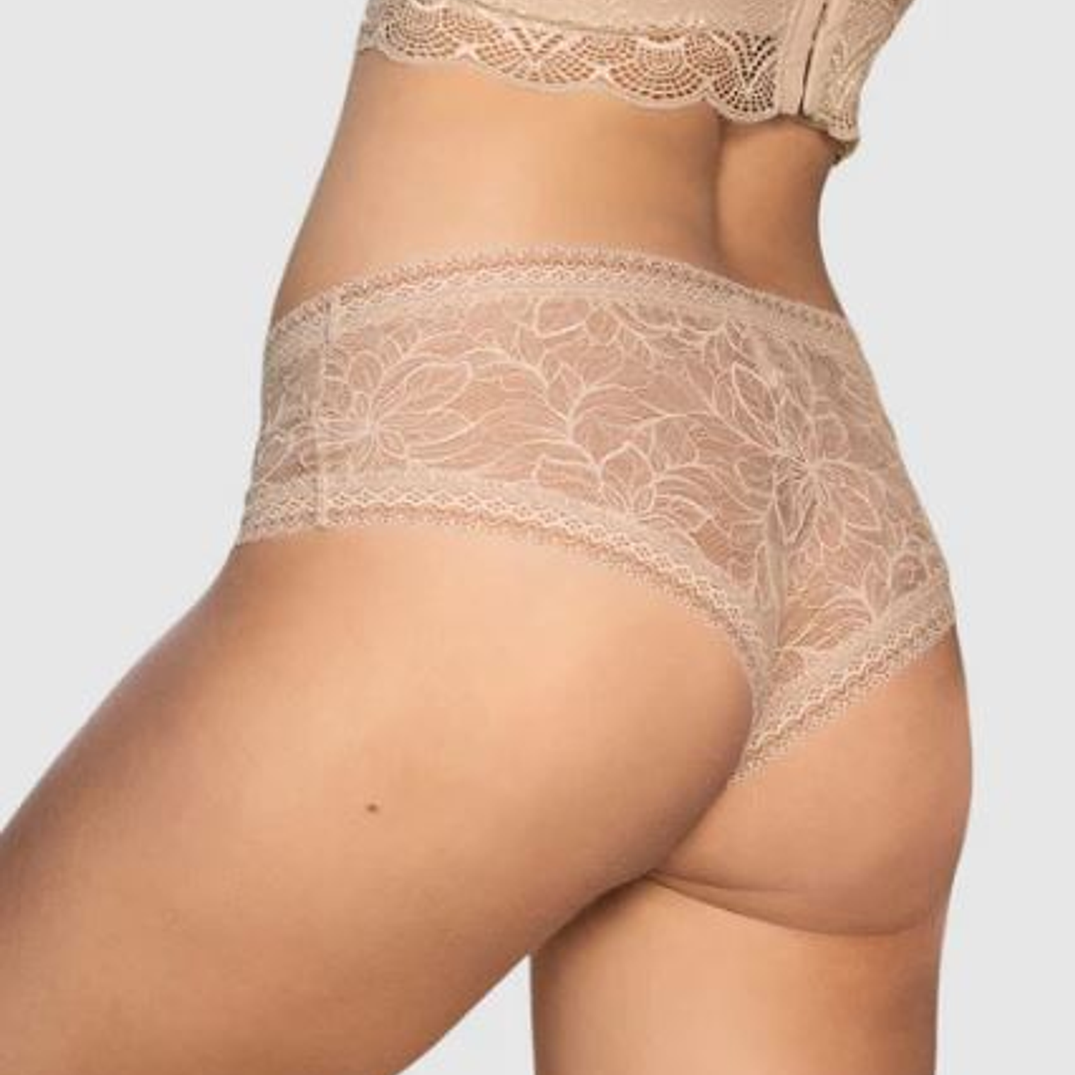 Calzón Leonisa Cachetero en Encaje Floral Color Beige Talla 