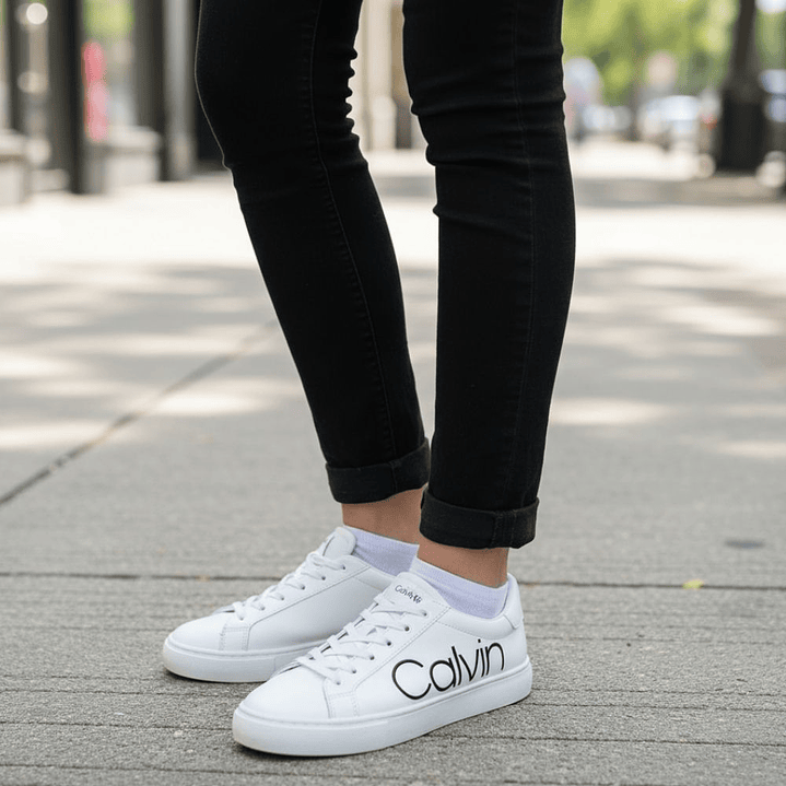 Zapatillas Urbanas Calvin Klein Modelo Cabre Color Blanco con Logo  4