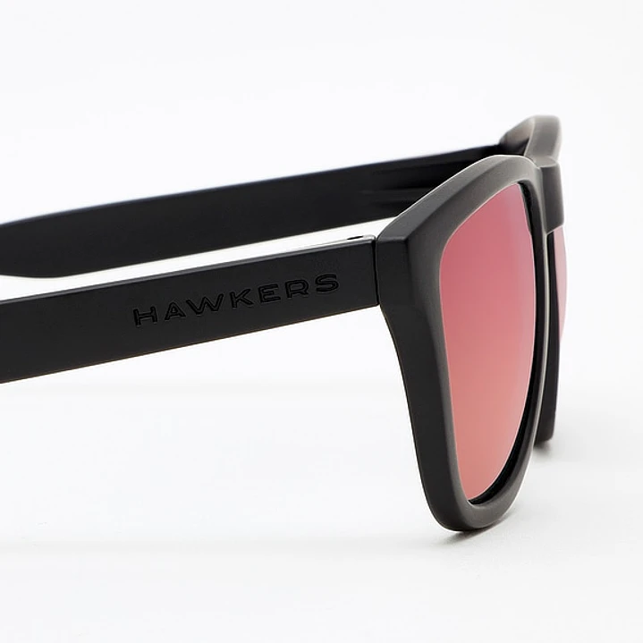 Lentes de Sol Hawkers One OTR48 Negro Mate Rojo Espejado Talla 54mm 5