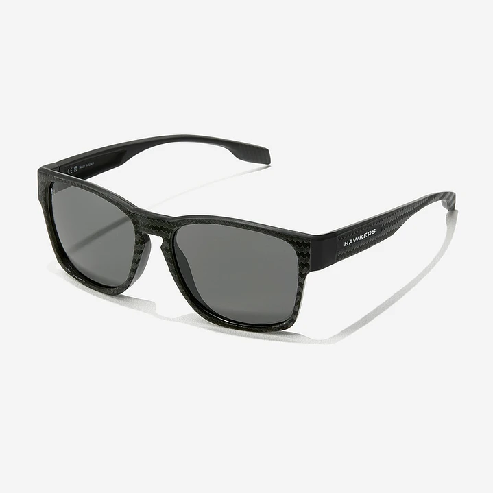 Lentes De Sol Polarizado Hawkers Core Raw Carbon Fiber Black Dark HCRA25NBTP - Talla 56mm 5