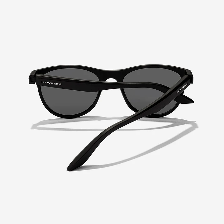 Lentes De Sol Polarizado Hawkers Trail  Black Dark HTRA24BBTP - Talla 53mm  7