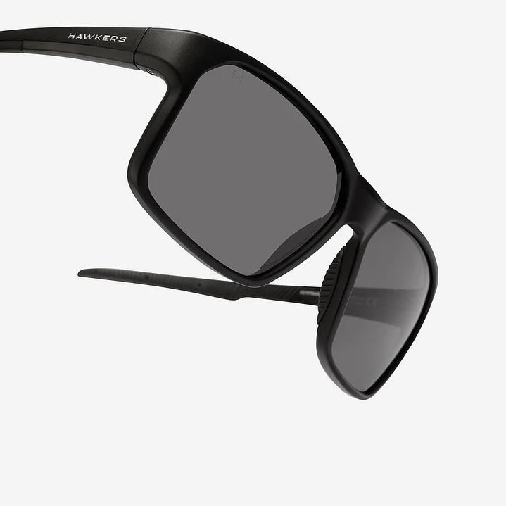 Lentes de Sol Polarizado Hawkers Track HTRA23BBTP Negro - Talla 57mm 8