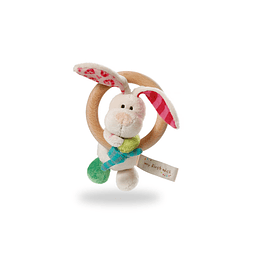 Peluche Coelho Tilli com Anel de Madeira