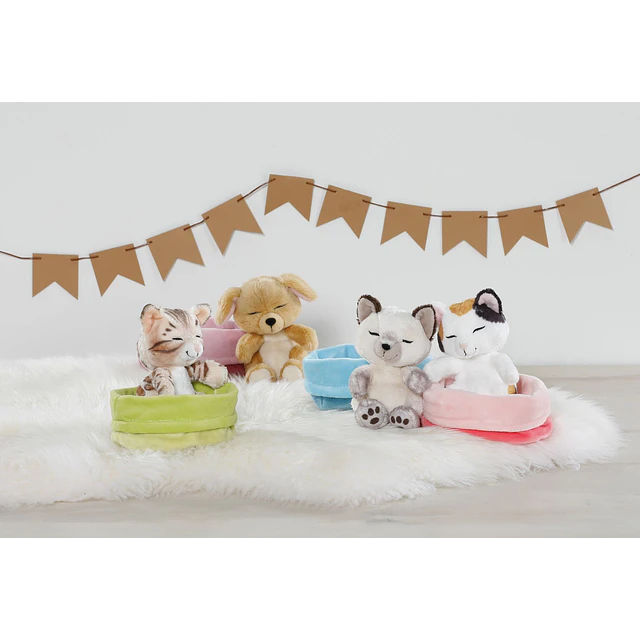 Sleeping Pets | Cão bege em cesto rosa, 12cm
