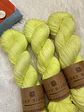Merino Seda Fingering - Amarillo Flúor  - Miniatura 3