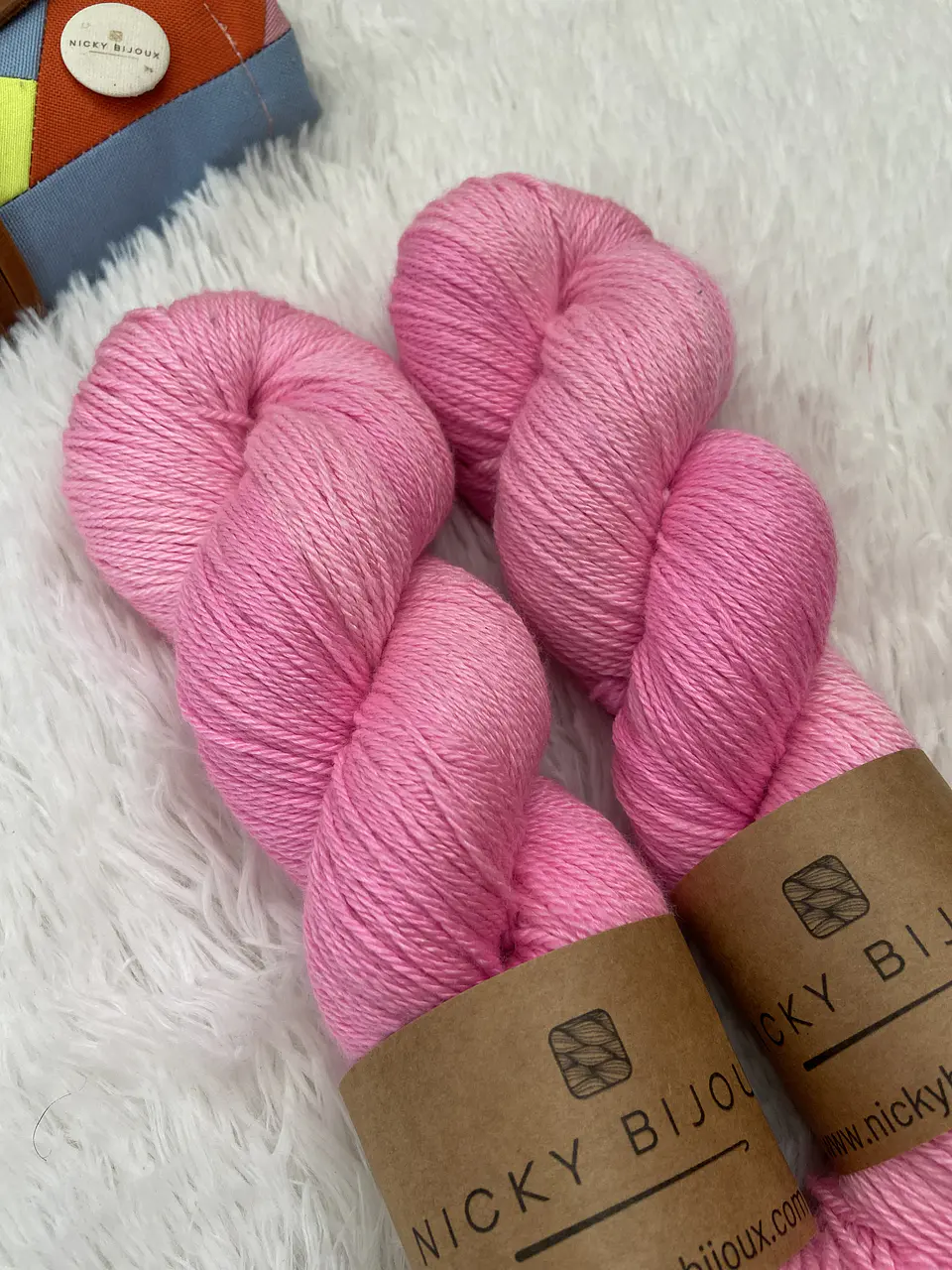 Merino Seda Fingering - Rosa Barbie Flúor  3