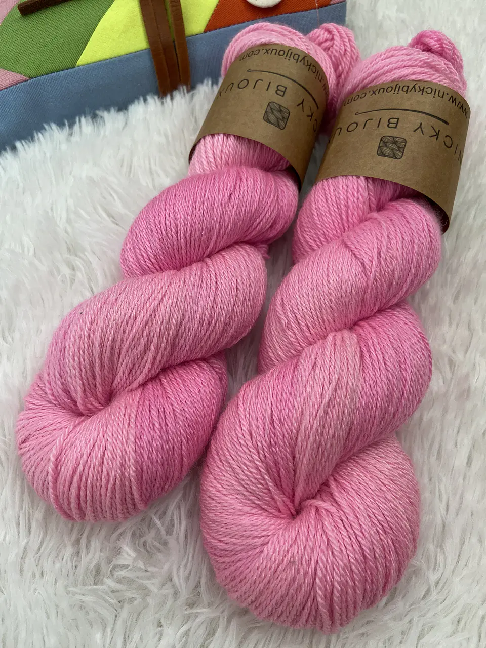 Merino Seda Fingering - Rosa Barbie Flúor  4