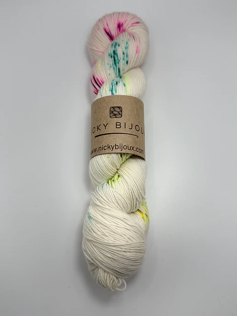 Merino Bijoux Fingering - color: Jardín Encendido