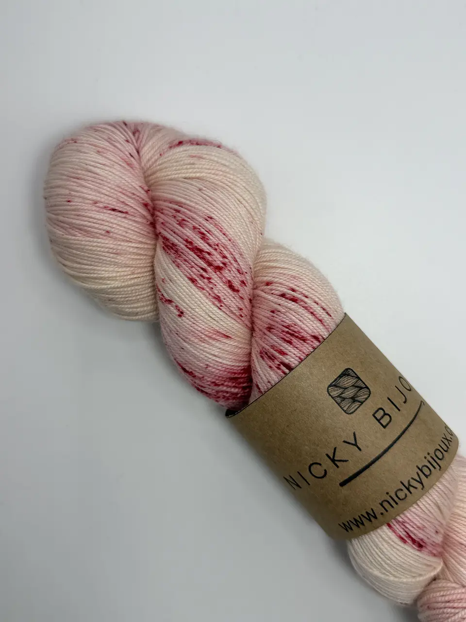 Merino Bijoux Fingering - color: Corazon de Luciérnaga  2