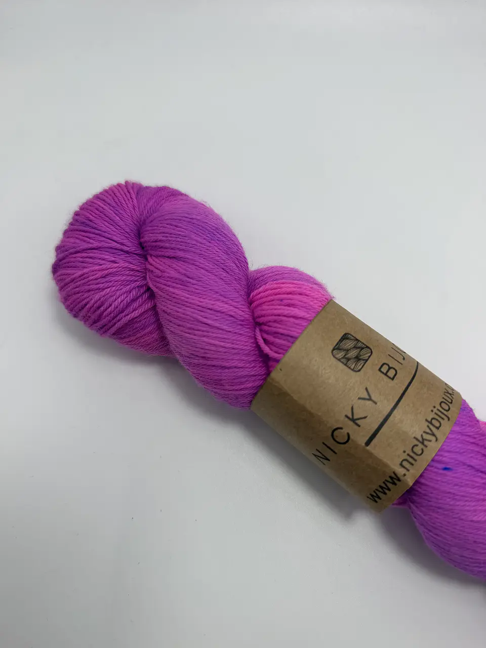 Merino Bijoux Sock Fingering - Purple Pop (Fluorescente) 2