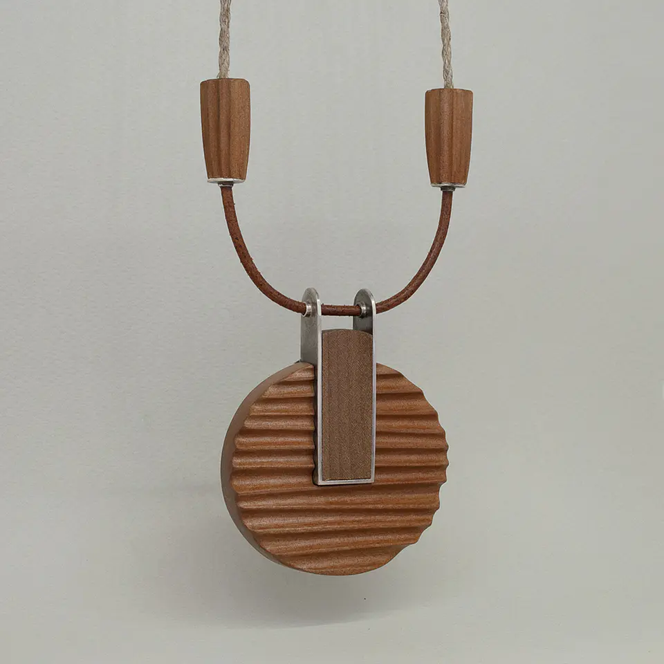 Collar Tallado 1